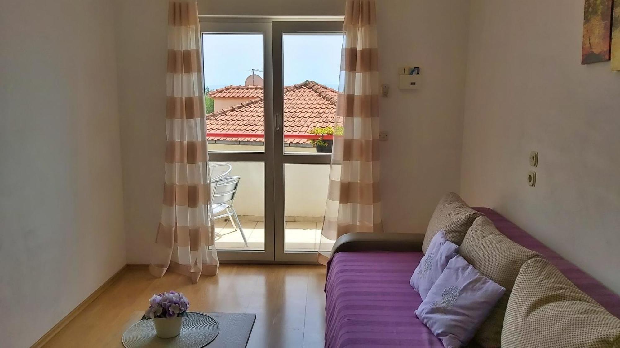 Apartments Zvone Omis Bilik gambar