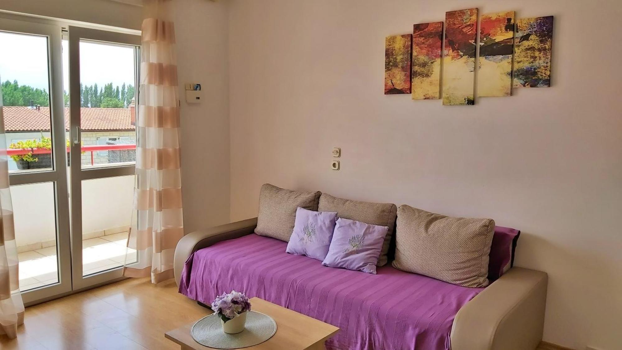 Apartments Zvone Omis Bilik gambar