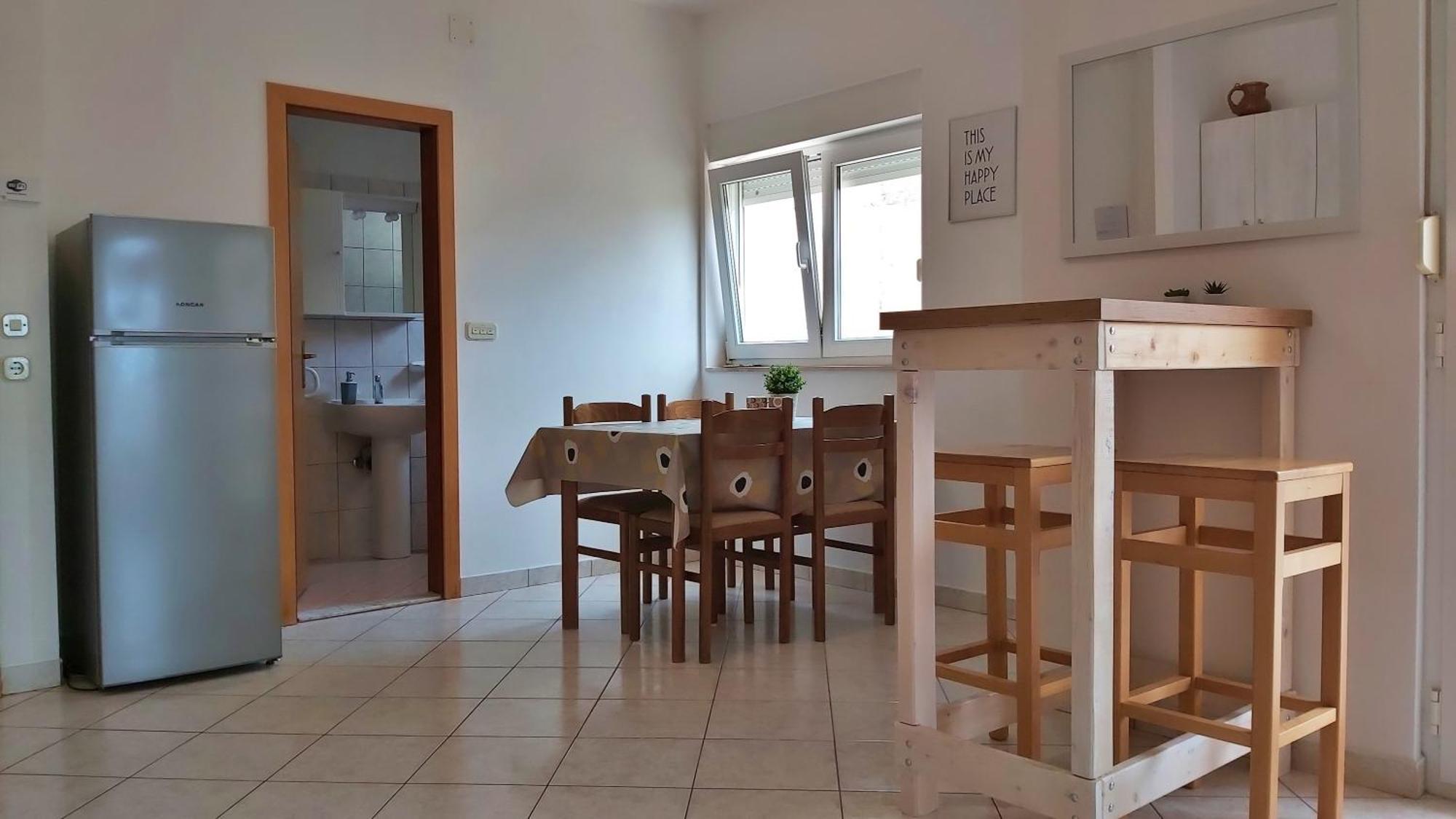Apartments Zvone Omis Bilik gambar