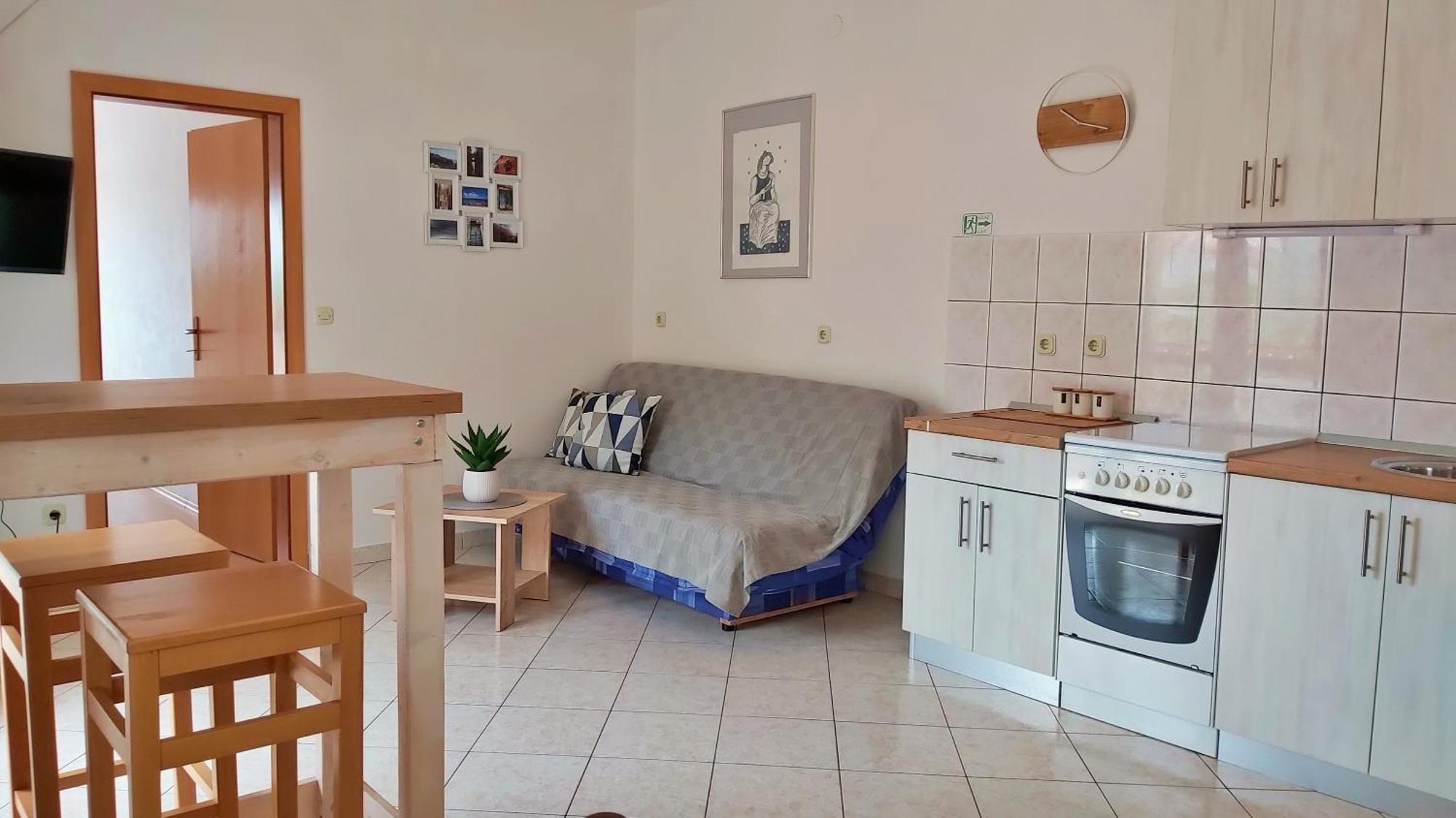 Apartments Zvone Omis Bilik gambar