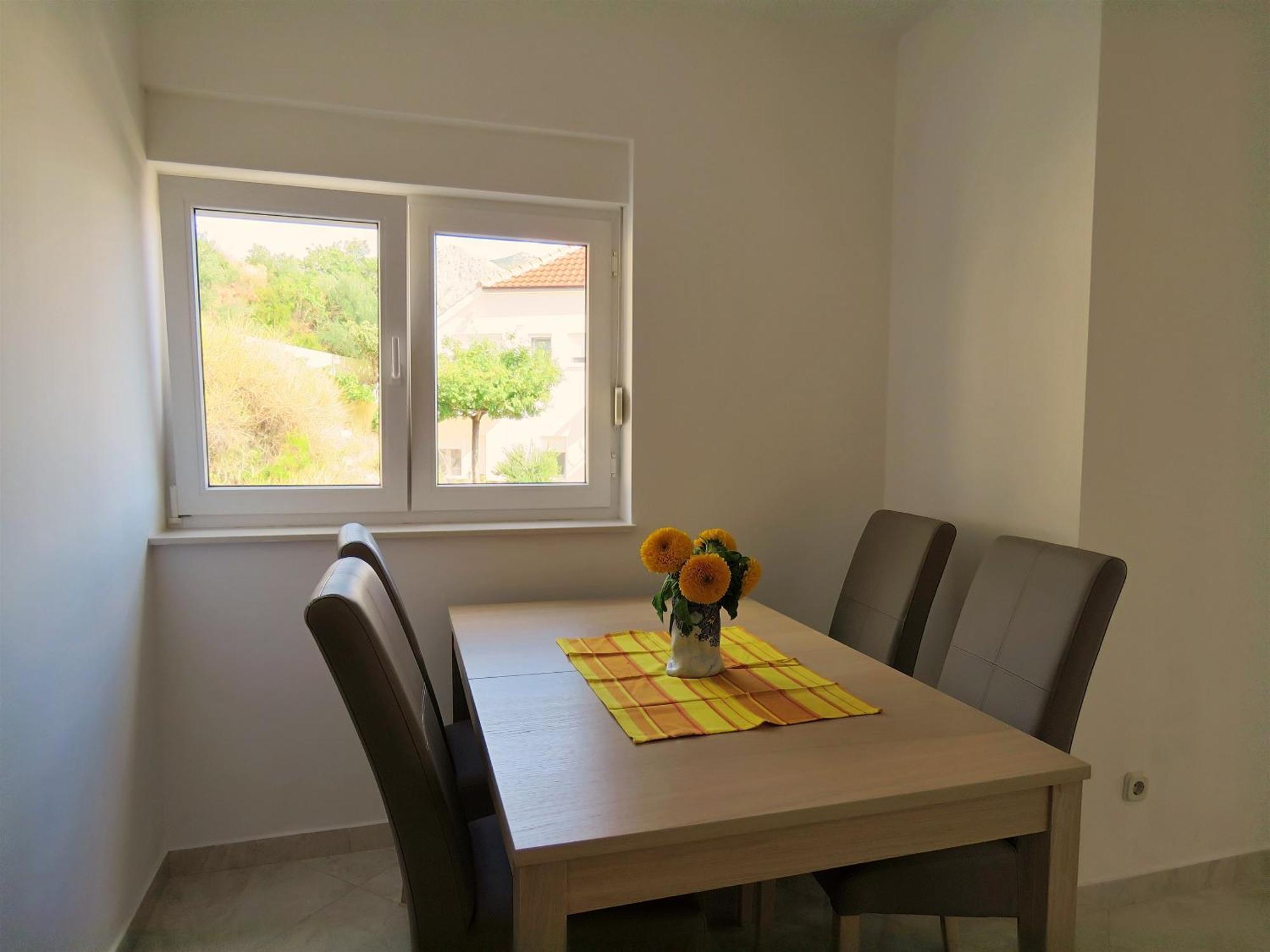 Apartments Zvone Omis Bilik gambar