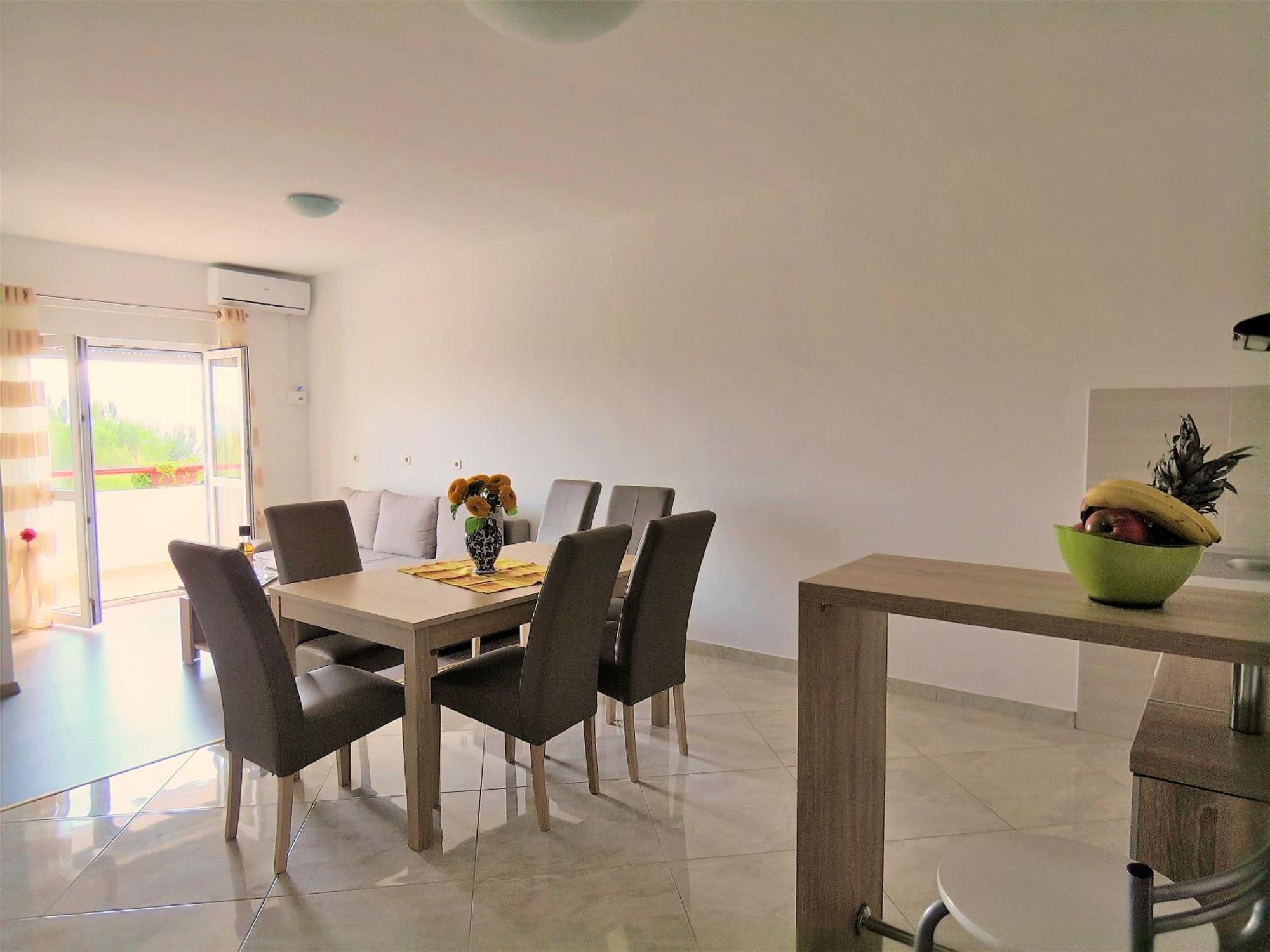 Apartments Zvone Omis Bilik gambar