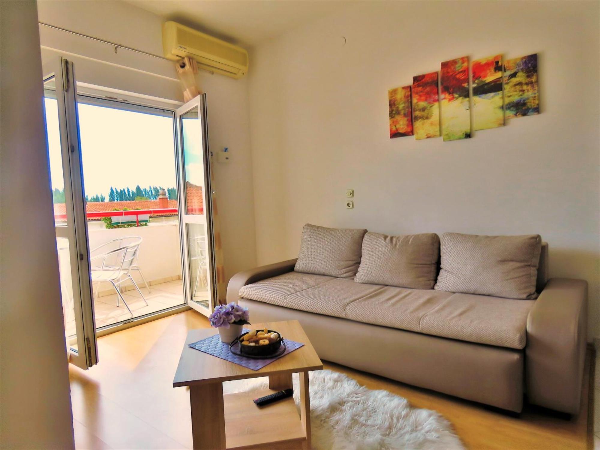 Apartments Zvone Omis Bilik gambar