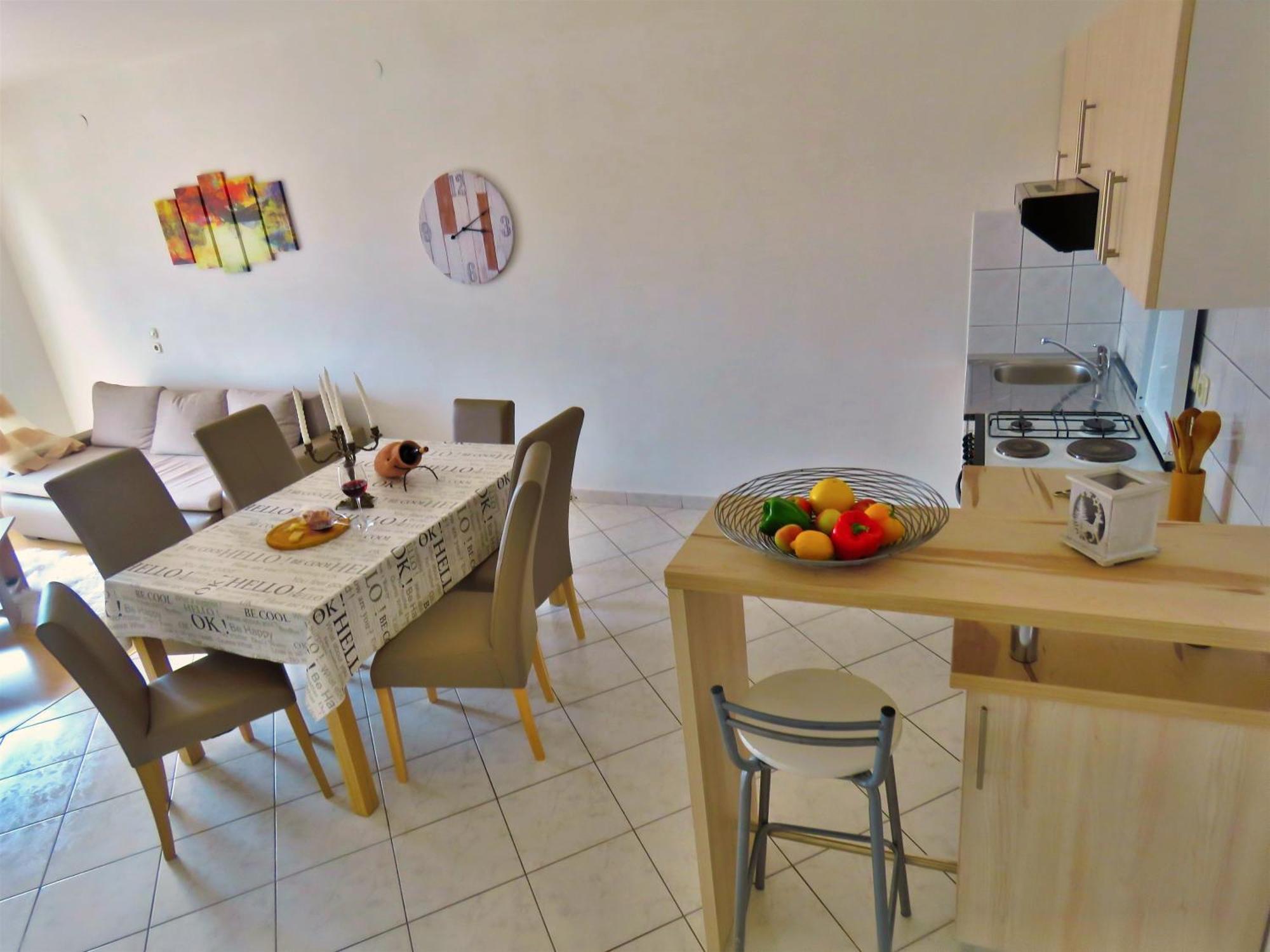 Apartments Zvone Omis Bilik gambar